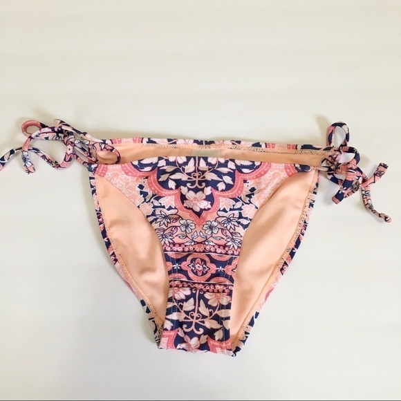 Xhilaration Pink Crochet Detail Bikini - Picture 2 of 8